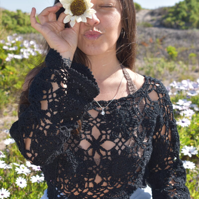 Top crop manga larga negro