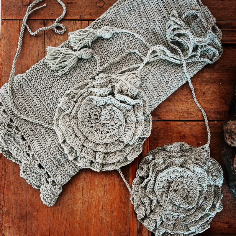 Conjunto  top flor + minifalda básica.